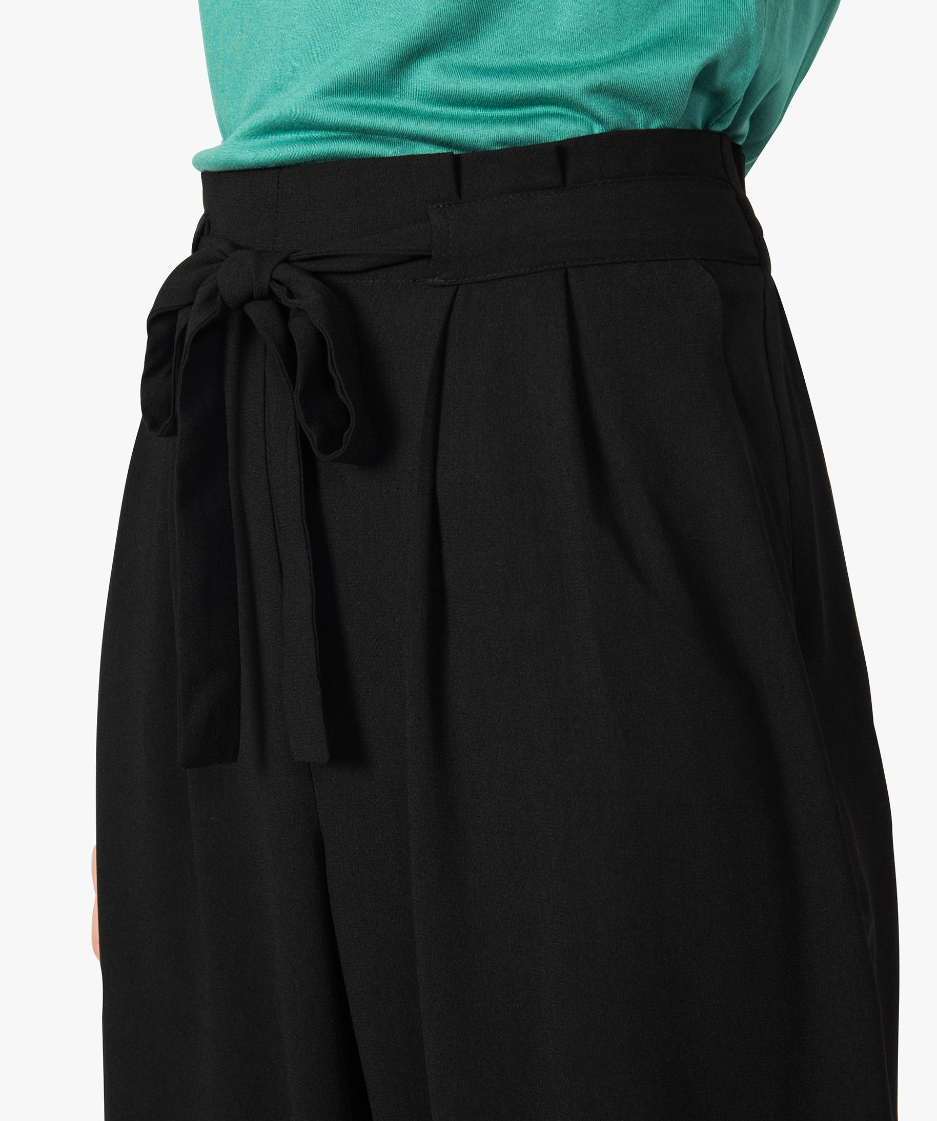 Pantalon Noir 7/8e H&M Taille 38 Pour Femme - Occasion En Très Bon état, Coupe Courte