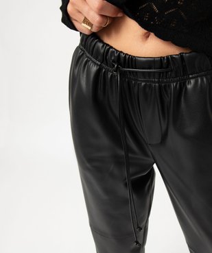 Pantalon carotte à taille élastique en cuir imitation femme vue2 - GEMO(FEMME PAP) - GEMO