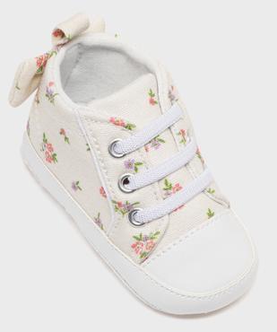 Chaussons de naissance tennis en toile fleurie bébé fille vue5 - LITTLE LOVE - GEMO