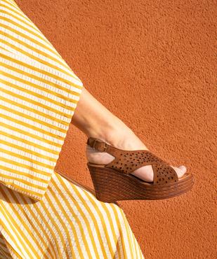 Sandales à talon compensé en cuir avec larges brides croisées ajourées femme - Tanéo vue6 - TANEO - GEMO