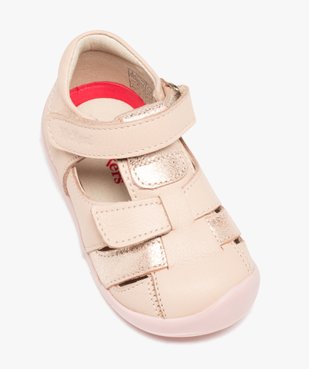 Chaussures premiers pas bébé fille dessus en cuir uni à double scratch - Kisckers vue5 - KICKERS - GEMO