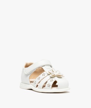 Sandales bébé fille à brides ajourées et fleur en relief vue2 - SANS MARQUE - GEMO