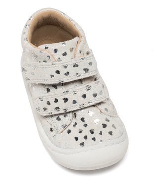Chaussures premiers pas bébé fille en cuir suédé avec petits coeurs brillants et à scratch - NA! vue5 - NA! - GEMO