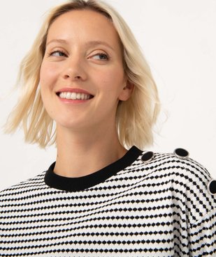 Sweat femme à motifs graphiques avec boutons sur l’épaule vue2 - GEMO(FEMME PAP) - GEMO