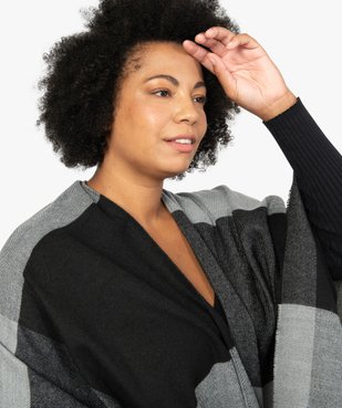 Poncho femme à larges carreaux avec finitions franges. vue5 - GEMO (ACCESS) - GEMO