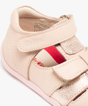 Chaussures premiers pas bébé fille dessus en cuir uni à double scratch - Kisckers vue6 - KICKERS - GEMO