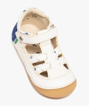 Chaussures premiers pas bébé garçon en cuir à motifs avec scratch et bout fermé - Kickers vue5 - KICKERS - GEMO