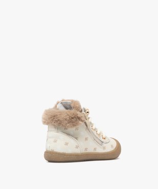 Chaussures premiers pas bébé fille boots en cuir à col duveteux et semelle pailletée - Alma Planète vue4 - ALMA - GEMO
