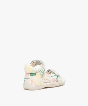 Sandales bébé fille en cuir imprimé coloré avec brides à scratch - Kickers vue4 - KICKERS - GEMO