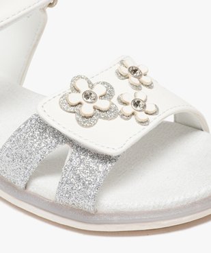 Sandales fille à scratch avec fleurs fantaisie et détails pailletés vue6 - GEMO (ENFANT) - GEMO