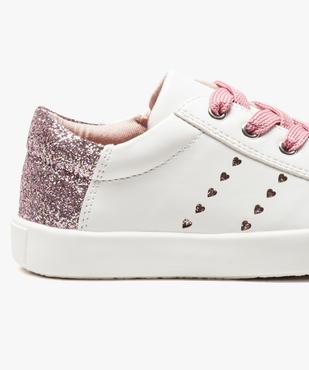 Baskets basses avec motifs coeurs sur le côté et paillettes vue6 - GEMO (ENFANT) - GEMO