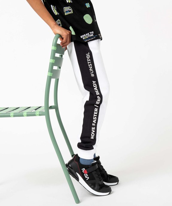 Pantalon de jogging garcon avec bandes contrastantes sur les cotes