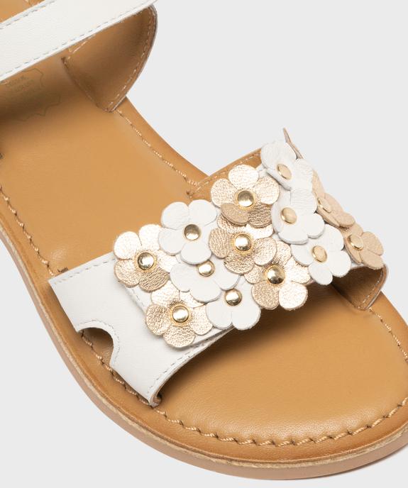 Sandales en cuir à fleurs en relief fille - Lovely Wings vue6 - LOVELY WINGS GEMO FOR GOOD - GEMO