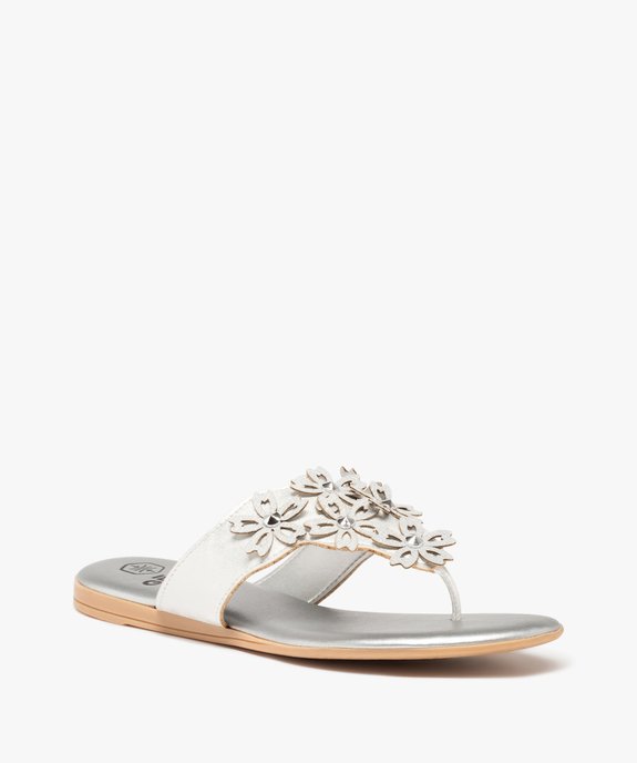 Tongs femme à large bride ornée de fleurs en relief vue2 - GEMO (CASUAL) - GEMO