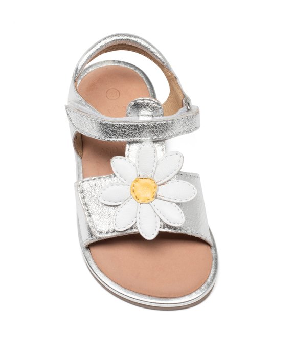 Sandales bébé fille en cuir avec brides métallisées et fleur fantaisie  vue5 - MOD8 - GEMO