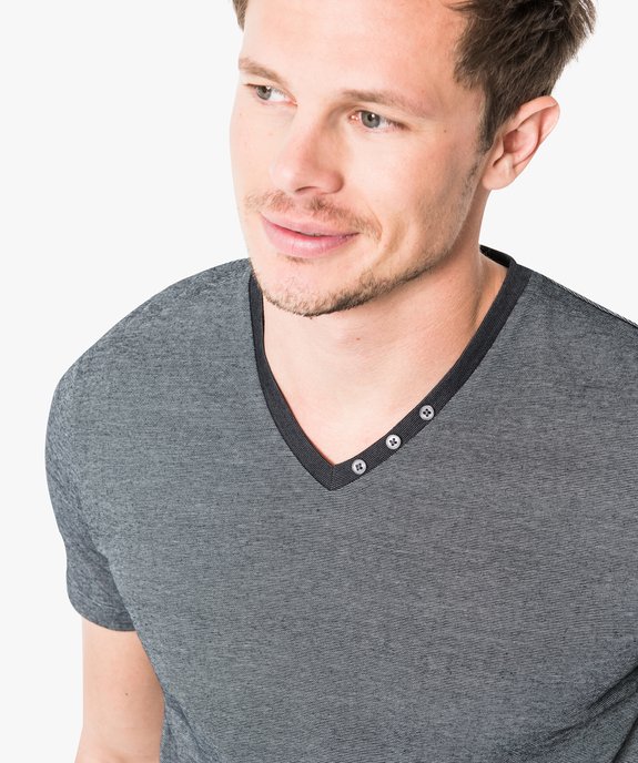 Tee-shirt à manches courtes et col V constrastant vue2 - GEMO (HOMME) - GEMO