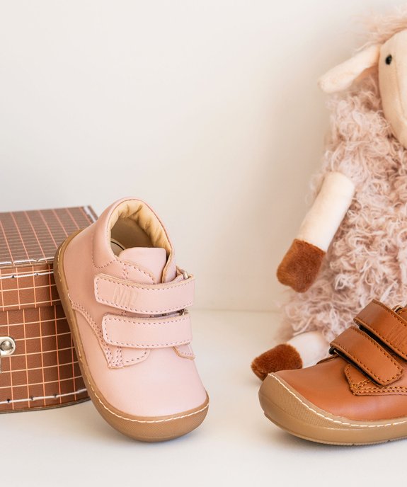 Baskets premiers pas bébé fille dessus en cuir uni - NA! vue8 - NA! - GEMO