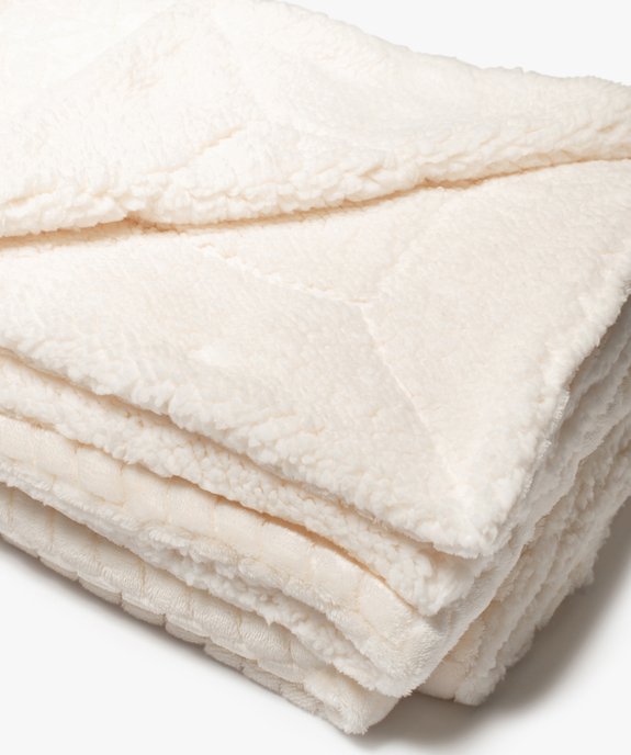 Plaid uni en matière peluche et sherpa vue2 - GEMO - GEMO