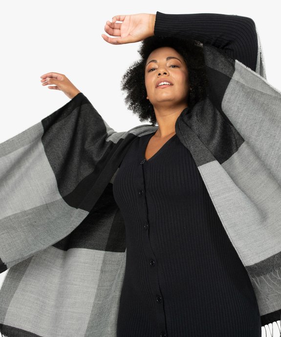 Poncho femme à larges carreaux avec finitions franges. vue1 - GEMO (ACCESS) - GEMO