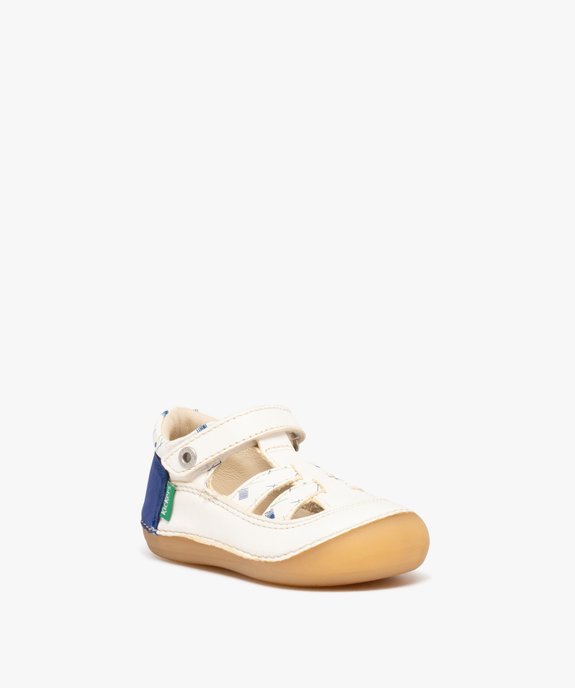 Chaussures premiers pas bébé garçon en cuir à motifs avec scratch et bout fermé - Kickers vue2 - KICKERS - GEMO