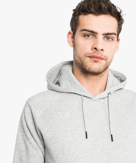 Sweat homme à capuche surpiqué aux épaules vue2 - GEMO (HOMME) - GEMO