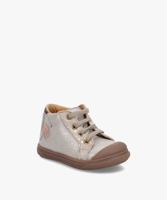 Baskets premiers pas bébé fille dessus cuir brillant – NA! vue2 - NA! - GEMO