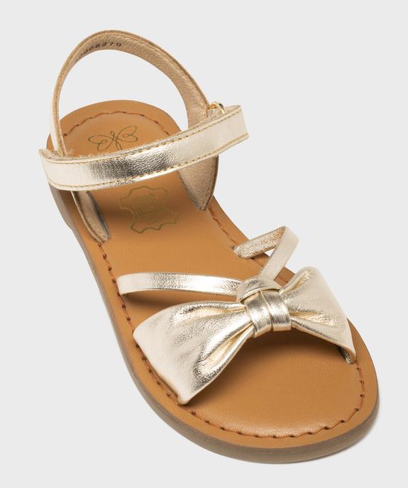 Sandales en cuir brillant avec lanière nouée fille - Lovely Wings vue5 - LOVELY WINGS GEMO FOR GOOD - GEMO