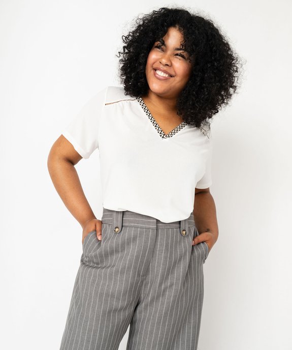 Tee-shirt à manches courtes avec col V brodé femme grande taille vue1 - GEMO (G TAILLE) - GEMO