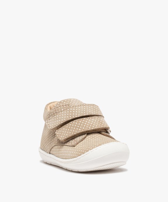 Baskets premiers pas bébé fille dessus cuir à pois – NA! vue2 - NA! - GEMO