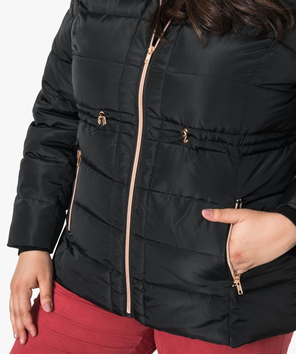 Doudoune femme a capuche poilue et taille ajustable