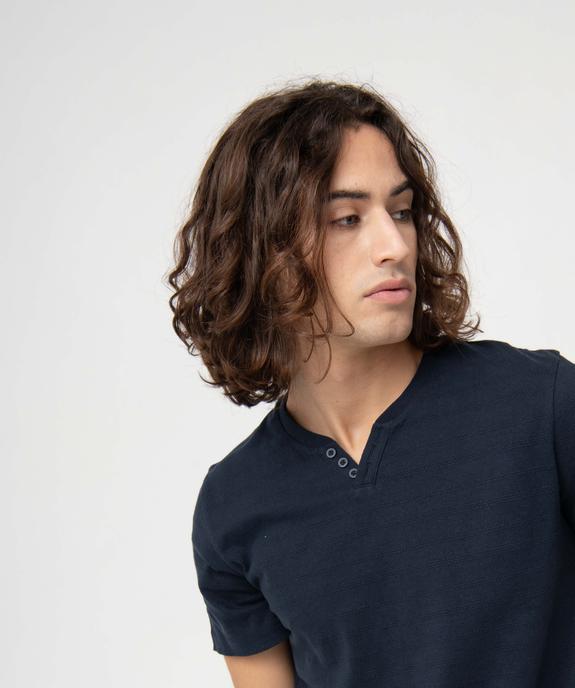 Tee-shirt homme à manches courtes, matière et col fantaisie vue2 - GEMO (HOMME) - GEMO