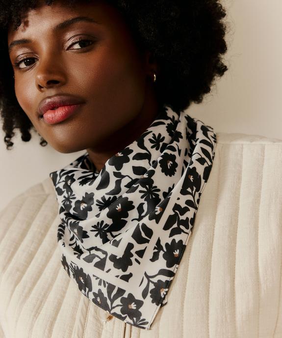 Foulard en satin à motifs fleuris femme  vue1 - GEMO 4G FEMME - GEMO