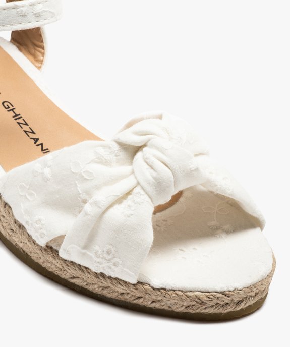 Sandales fille compensées dessus en broderie anglaise vue6 - GEMO (ENFANT) - GEMO