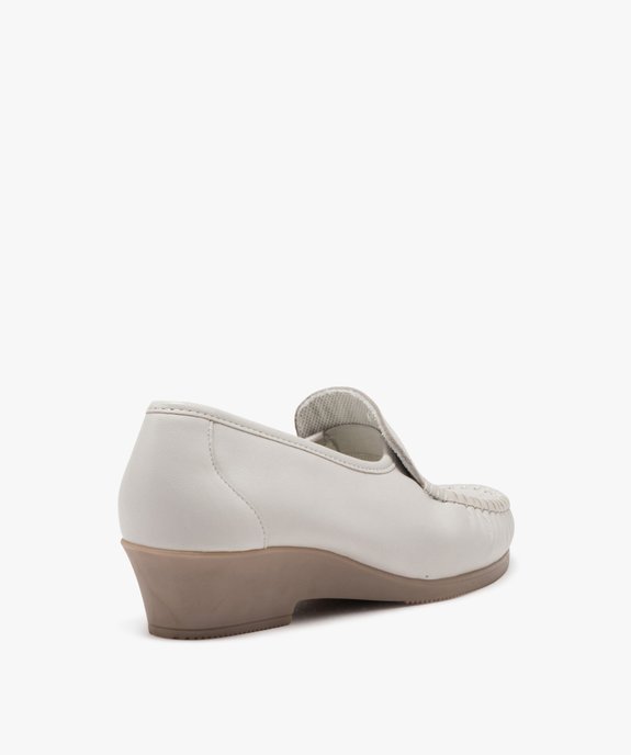 Mocassins femme confort en cuir uni compensés avec dessus fantaisie  vue4 - GEMO 4G FEMME - GEMO