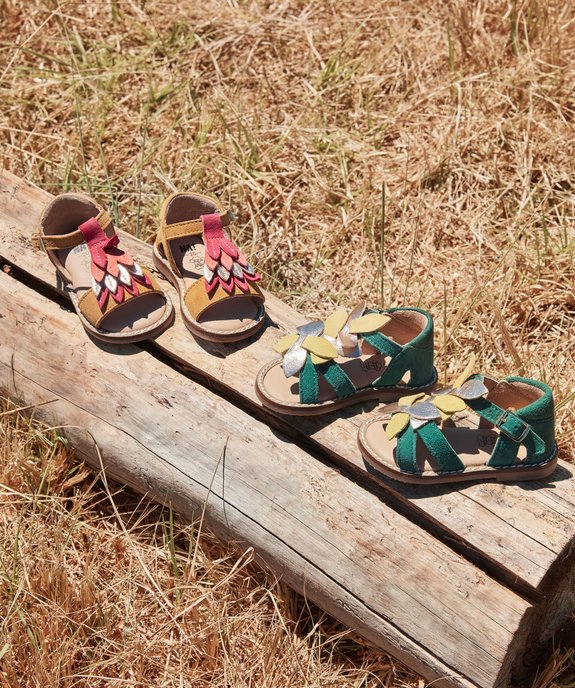 Sandales bébé fille dessus cuir en forme de fleurs – NA! vue6 - NA! - GEMO