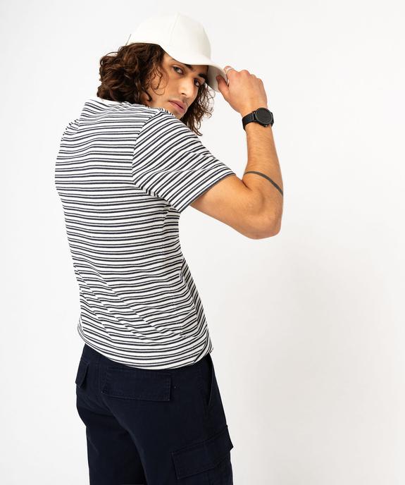 Tee-shirt à manches courtes en maille texturée à rayures homme vue5 - GEMO