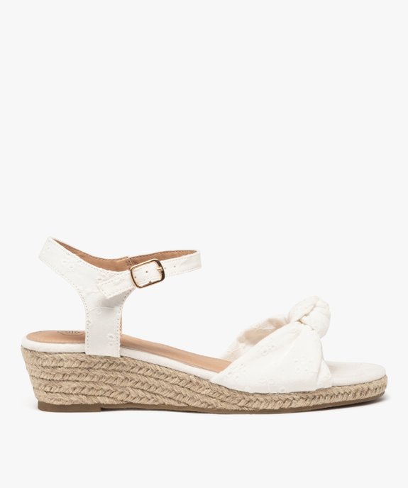 Sandales fille compensées à brides broderie anglaise vue1 - GEMO (ENFANT) - GEMO