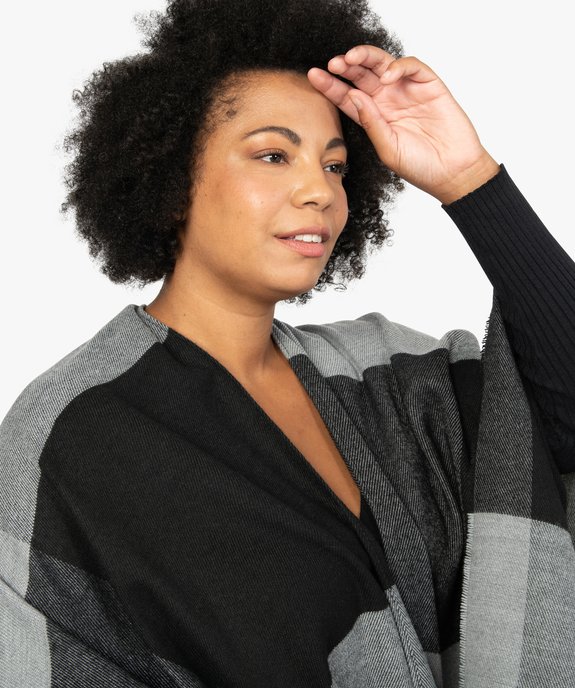 Poncho femme à larges carreaux avec finitions franges. vue5 - GEMO (ACCESS) - GEMO
