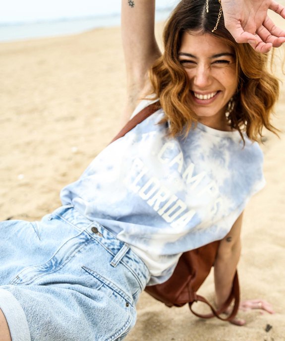 Look Camps United pour femme avec un tee-shirt et short en jean  - GEMO
