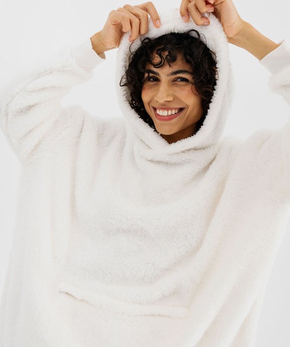 Cape hoodie et coussin 2-en-1 en maille peluche femme vue2 - GEMO(HOMWR FEM) - GEMO