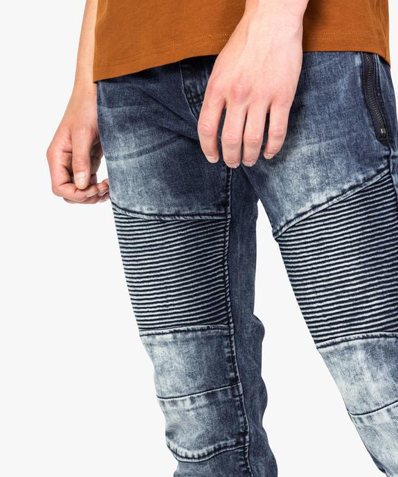 Jean délavé avec surpiqures aux cuisses vue2 - GEMO (HOMME) - GEMO