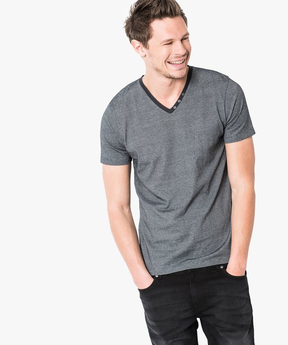 Tee-shirt à manches courtes et col V constrastant vue1 - GEMO (HOMME) - GEMO