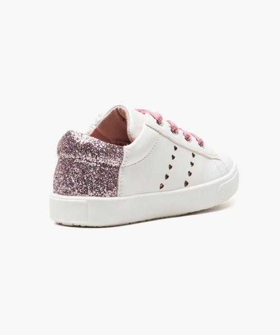 Baskets basses avec motifs coeurs sur le côté et paillettes vue4 - GEMO (ENFANT) - GEMO