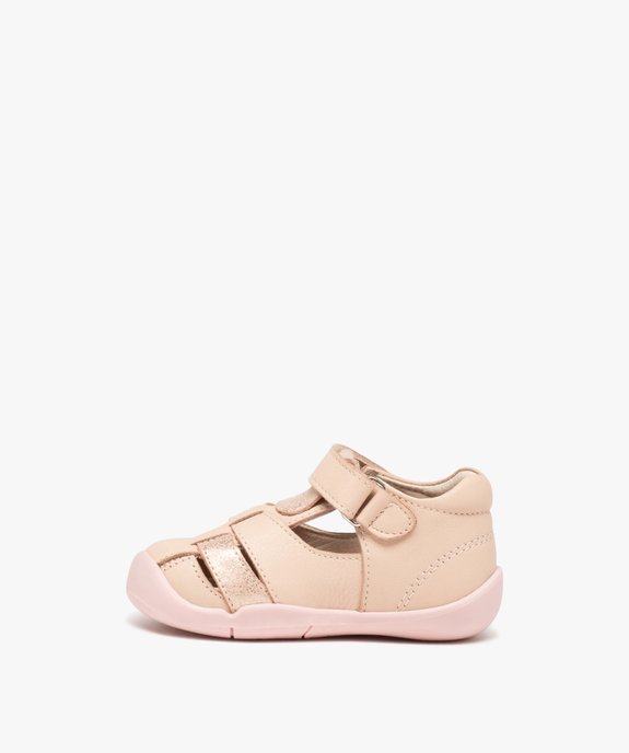 Chaussures premiers pas bébé fille dessus en cuir uni à double scratch - Kisckers vue3 - KICKERS - GEMO