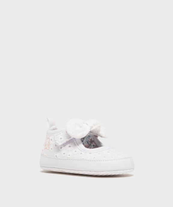 Chaussons de naissance babies en broderie anglaise bébé fille - LuluCastagnette vue2 - LULU CASTAGNETTE GEMO FOR GOOD - GEMO