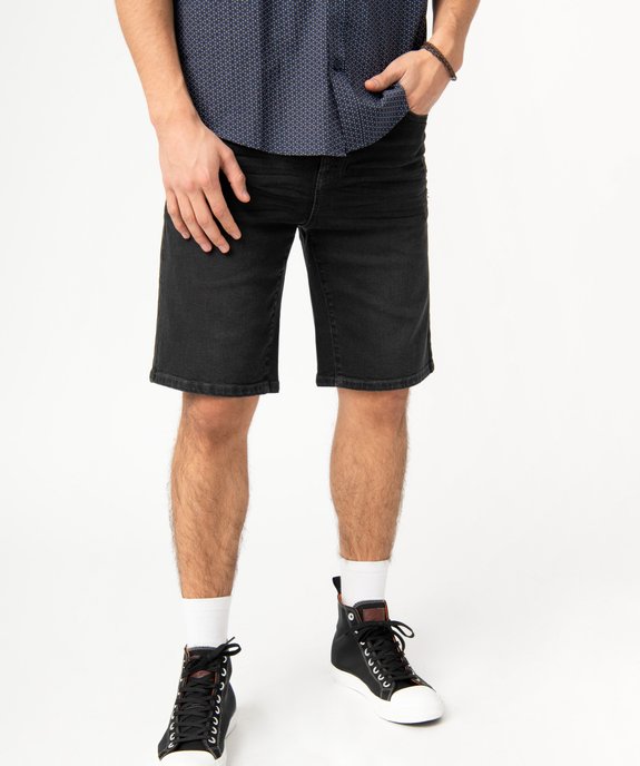 Bermuda en jean homme délavé, plissé et patiné vue1 - GEMO (HOMME) - GEMO