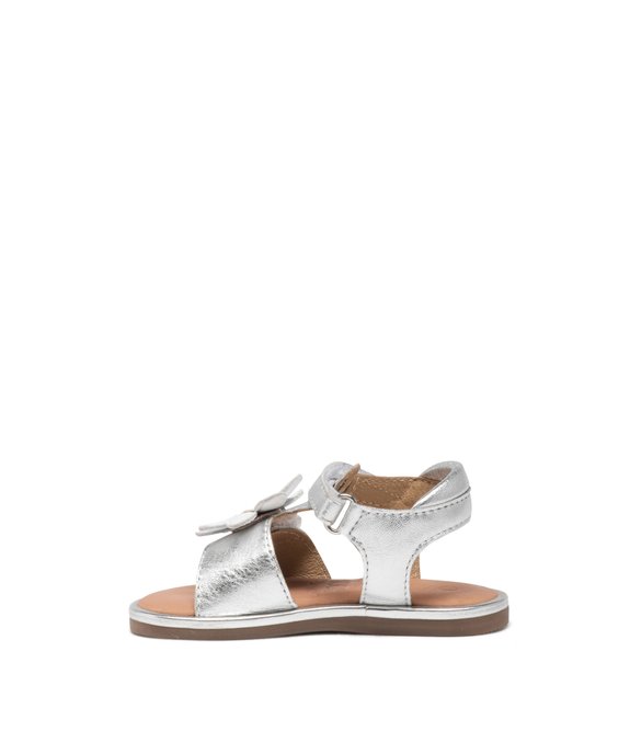 Sandales bébé fille en cuir avec brides métallisées et fleur fantaisie  vue3 - MOD8 - GEMO