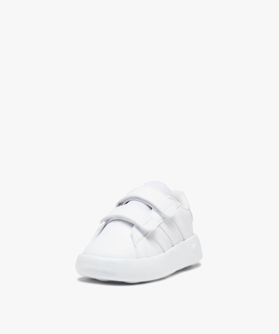Baskets bébé fille unies à double scratch avec semelle souple Grandcourt – Adidas vue3 - ADIDAS - GEMO