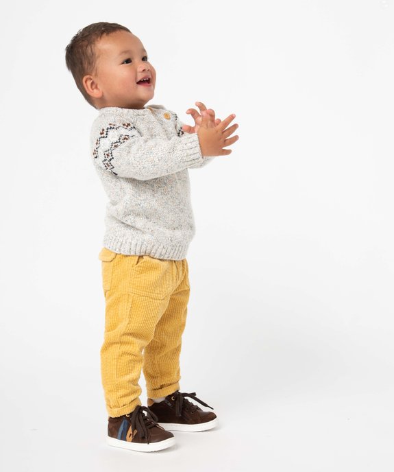 Look pour bébé garçon avec pull, pantalon jaune et chaussures NA!  - GEMO